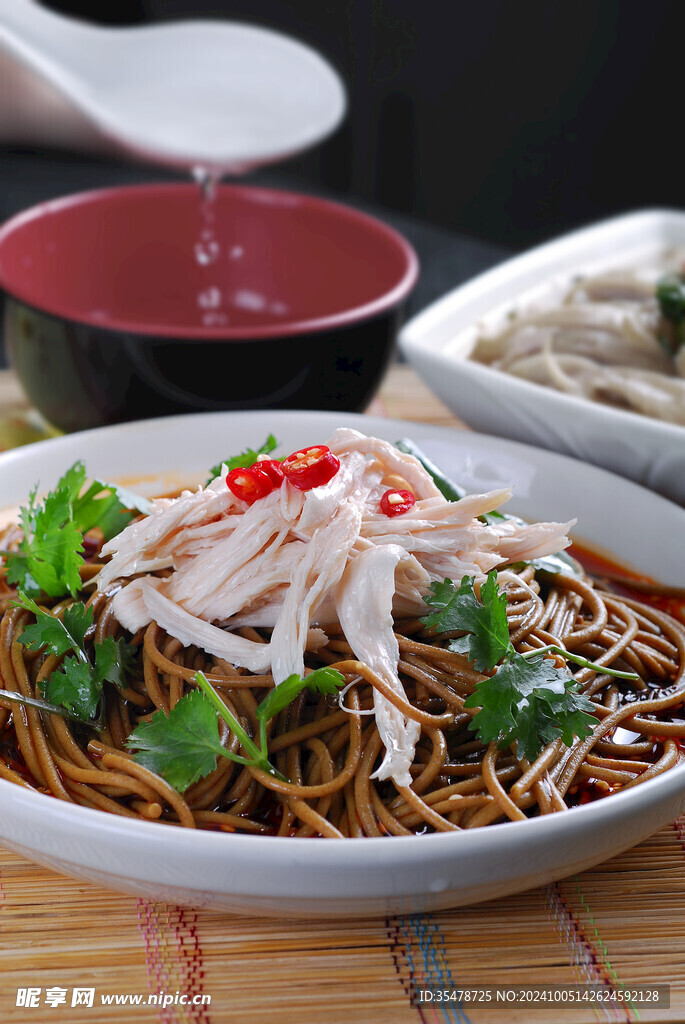  鸡丝荞面