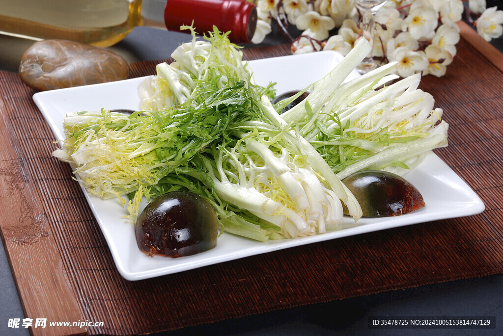 松花蛋拌苦菊