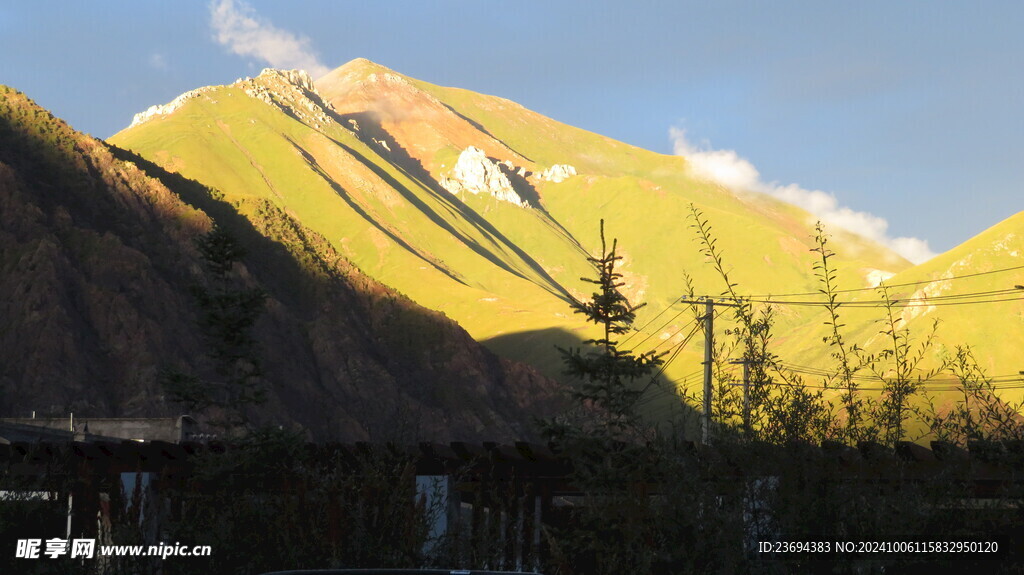 日照金山