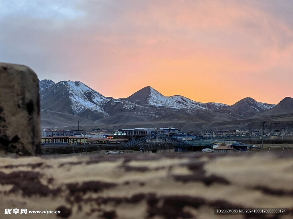 雪山晚霞