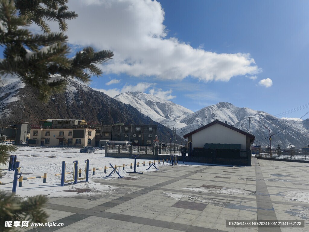 蓝天白云  雪山