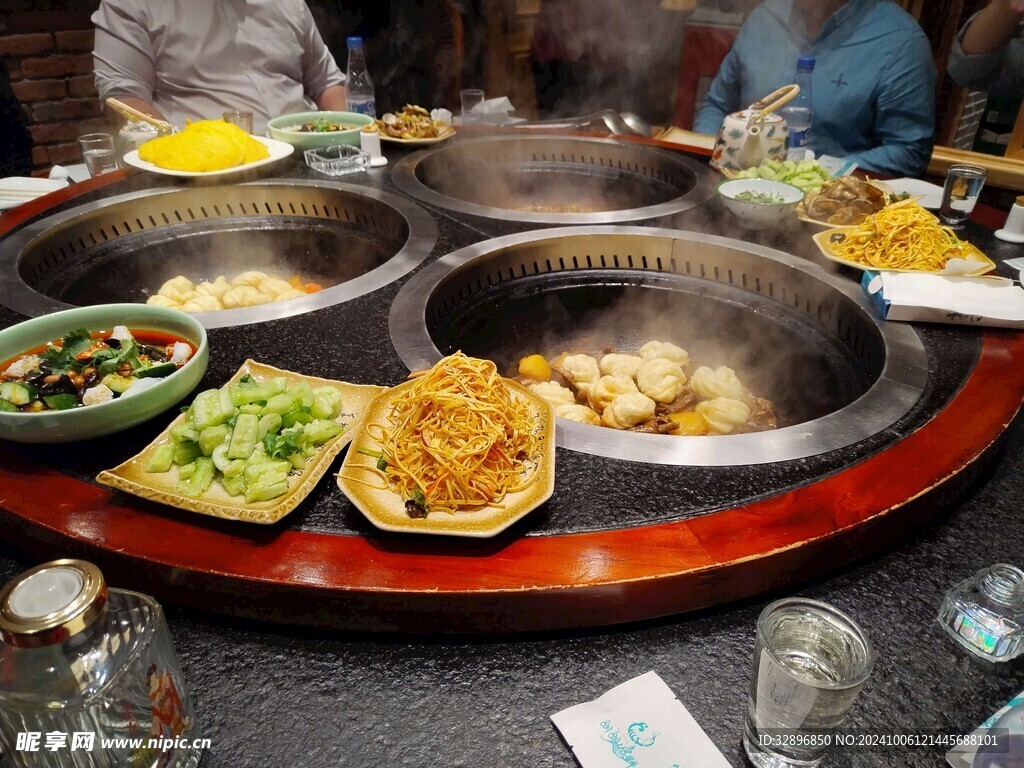 铁锅炖