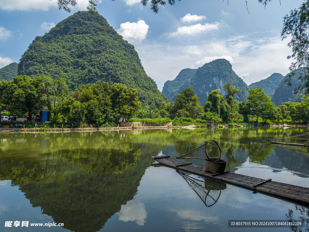 广西阳朔大榕树景区  