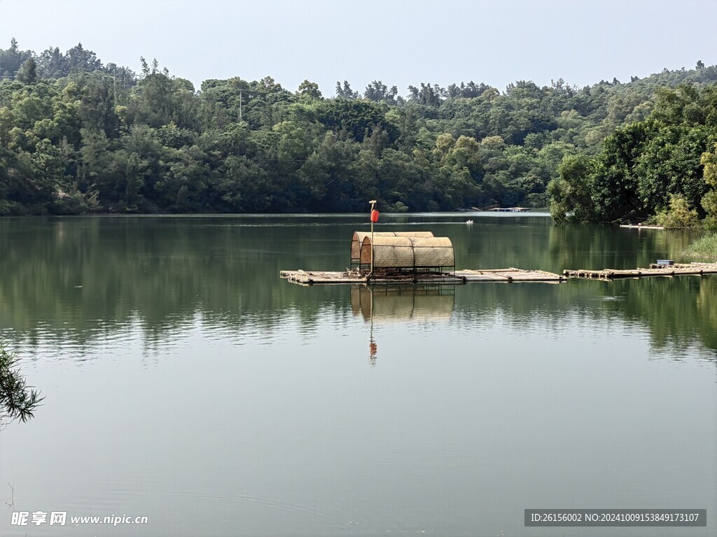 安静湖面