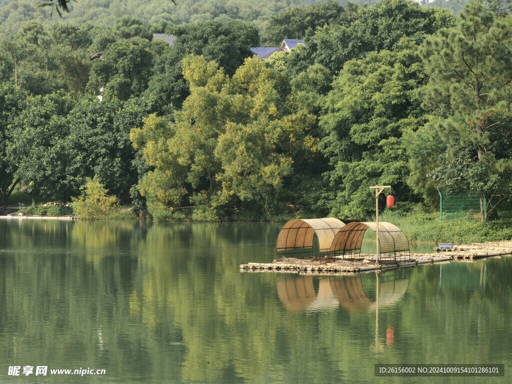 古风湖面