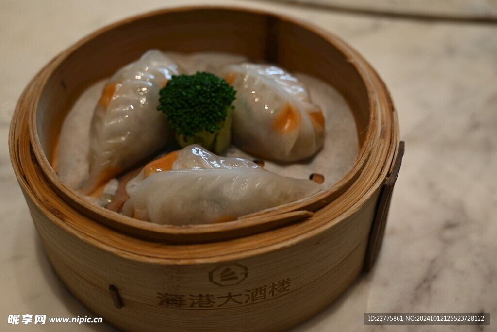 粤式点心黑椒牛肉金针菇饺 