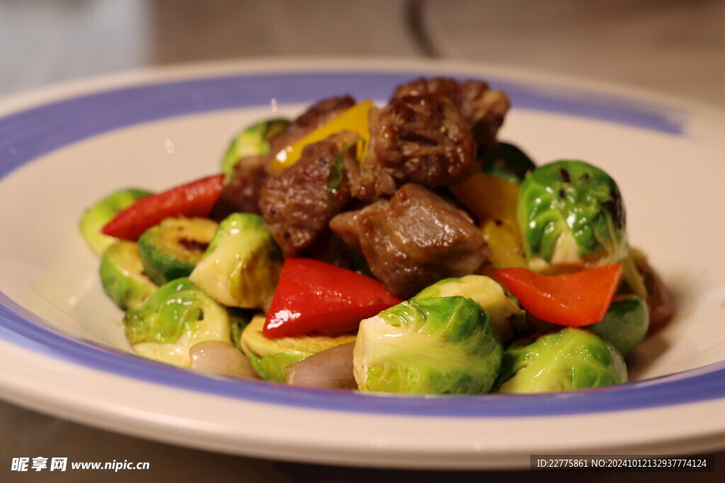 粤式菜品小包菜炒牛肉粒