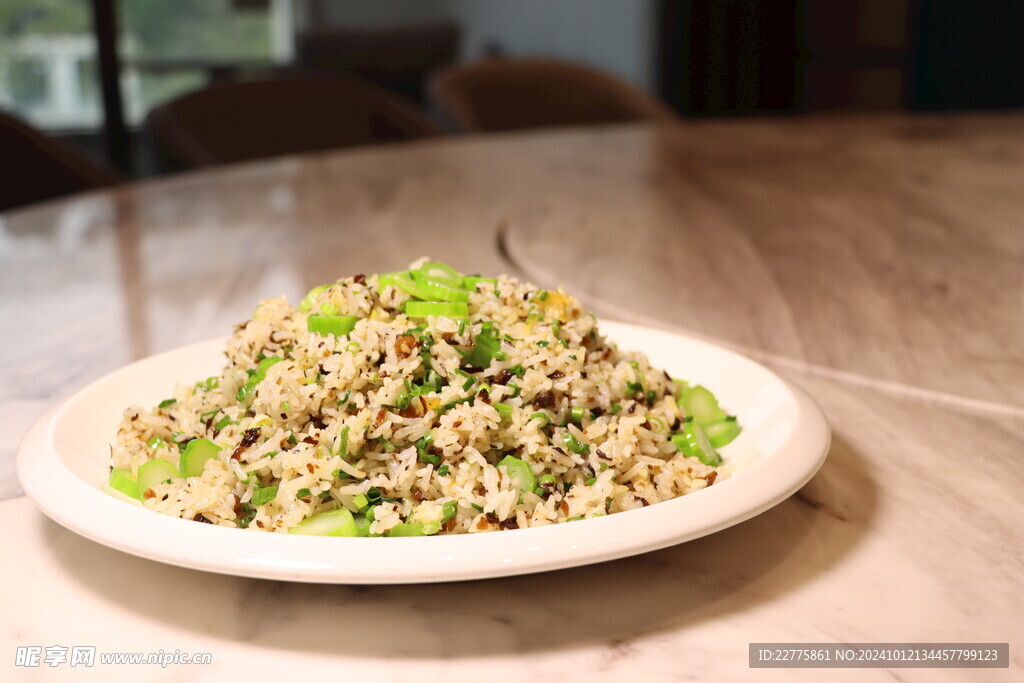 粤式菜品菜心粒海鲜炒饭