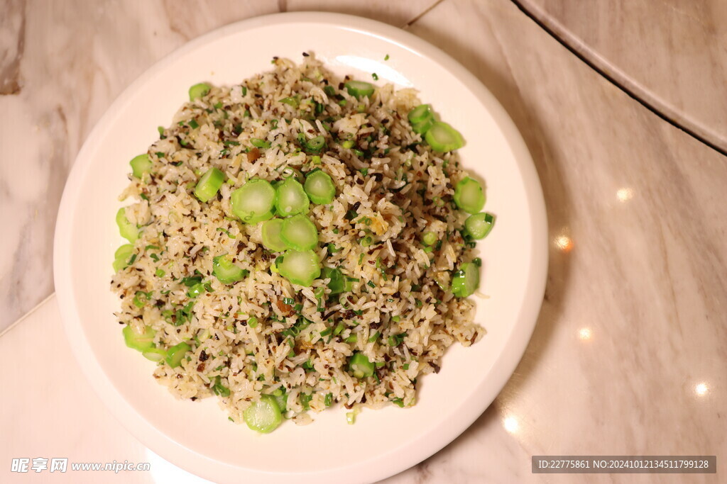 粤式菜品菜心粒海鲜炒饭