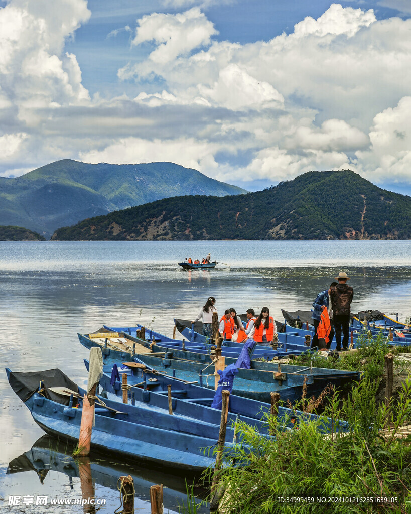 泸沽湖风光 