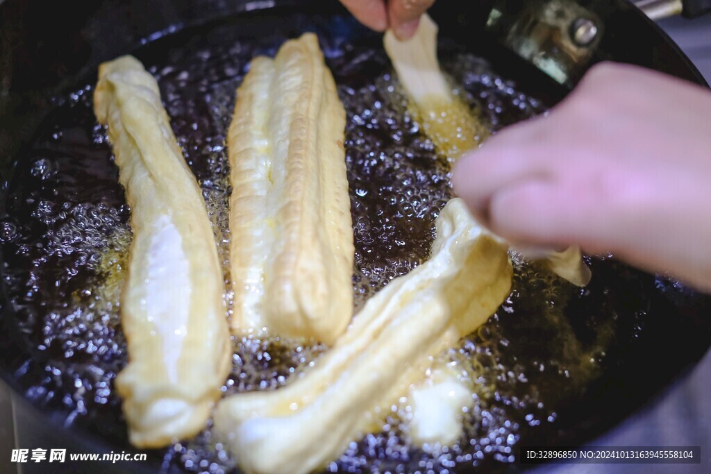 油条摄影图__传统美食_餐饮美食_摄影图库_昵图网