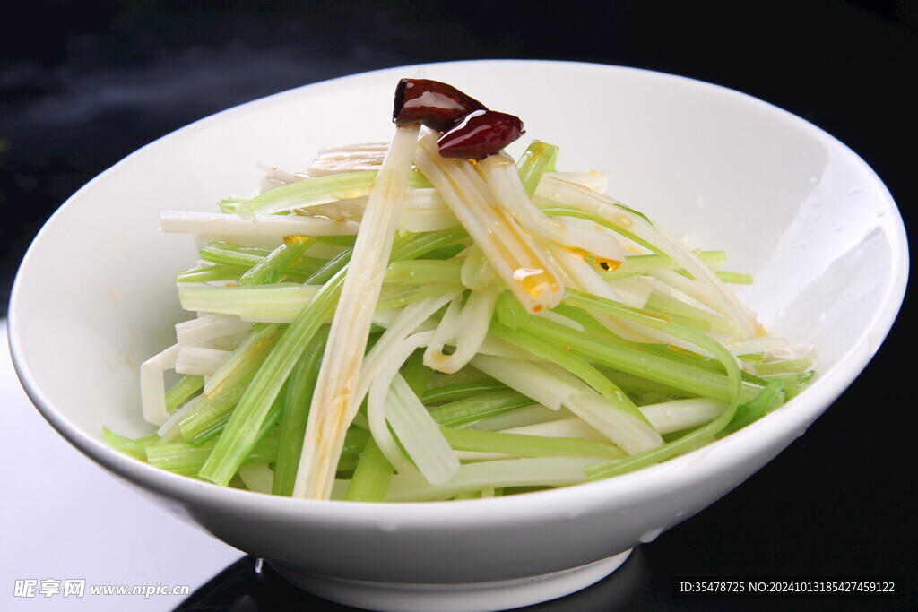  麦芹拌笋芽