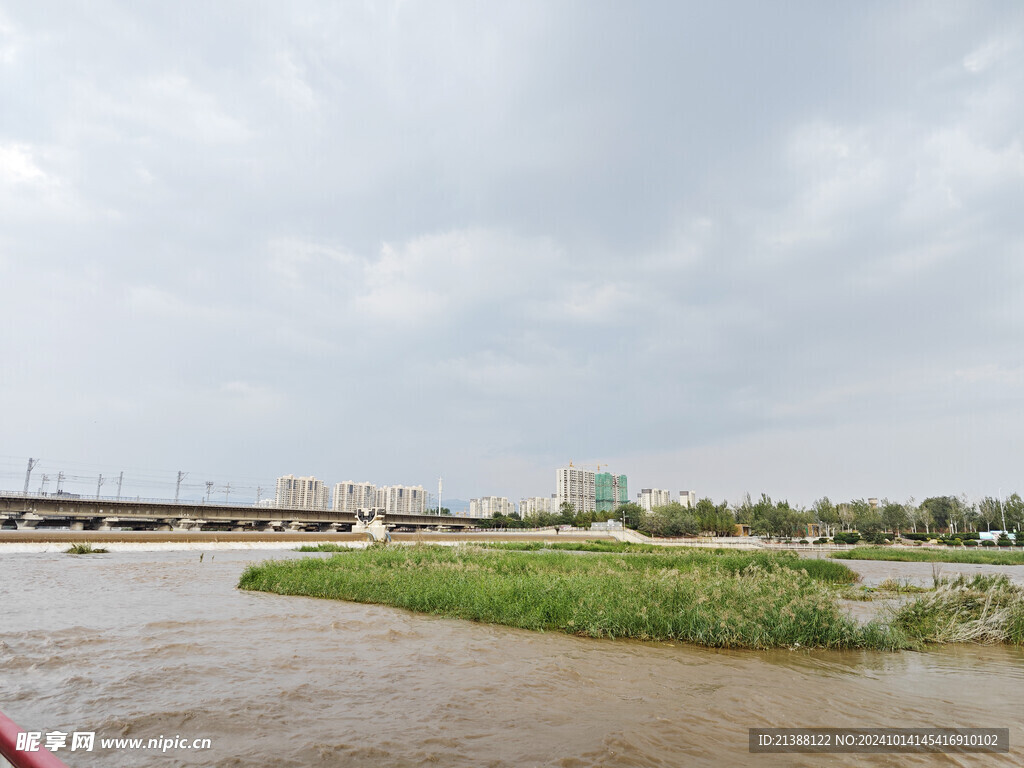 河畔风景