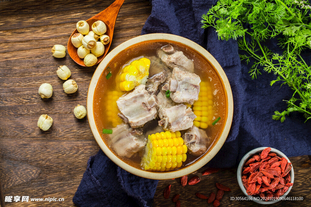 玉米排骨汤美食
