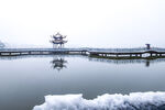 冬雪天的湖北黄石磁湖休闲步道景