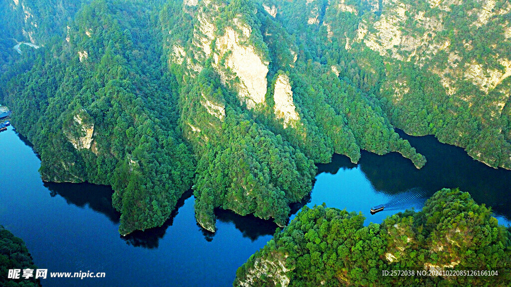  张家界宝峰湖