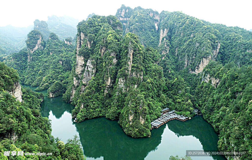 张家界宝峰湖