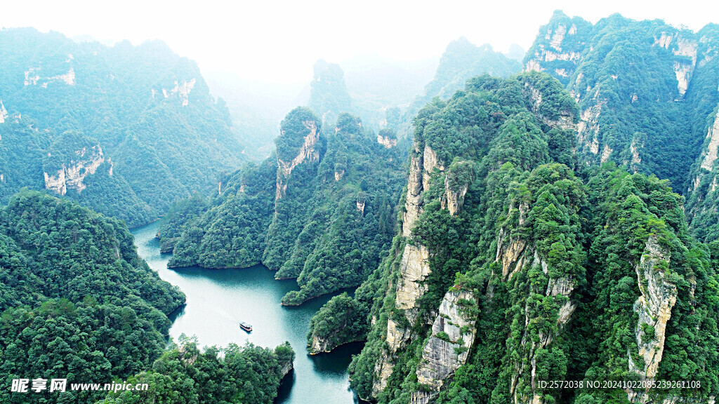 张家界宝峰湖
