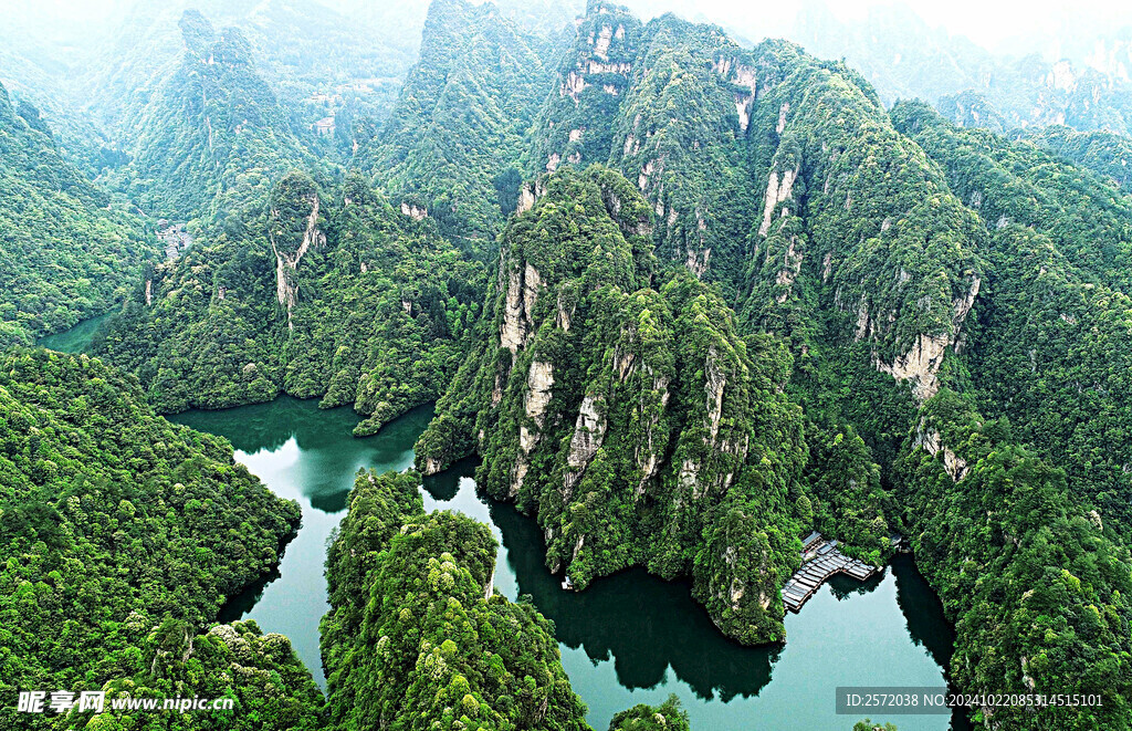 张家界宝峰湖