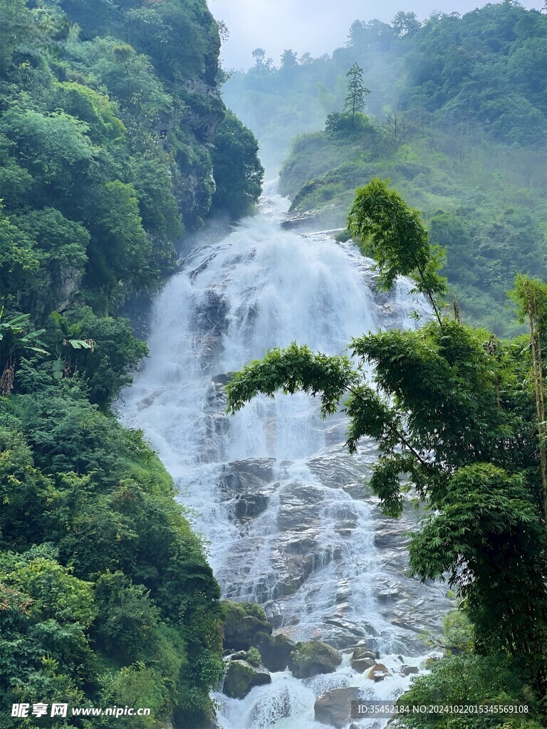 山涧流水