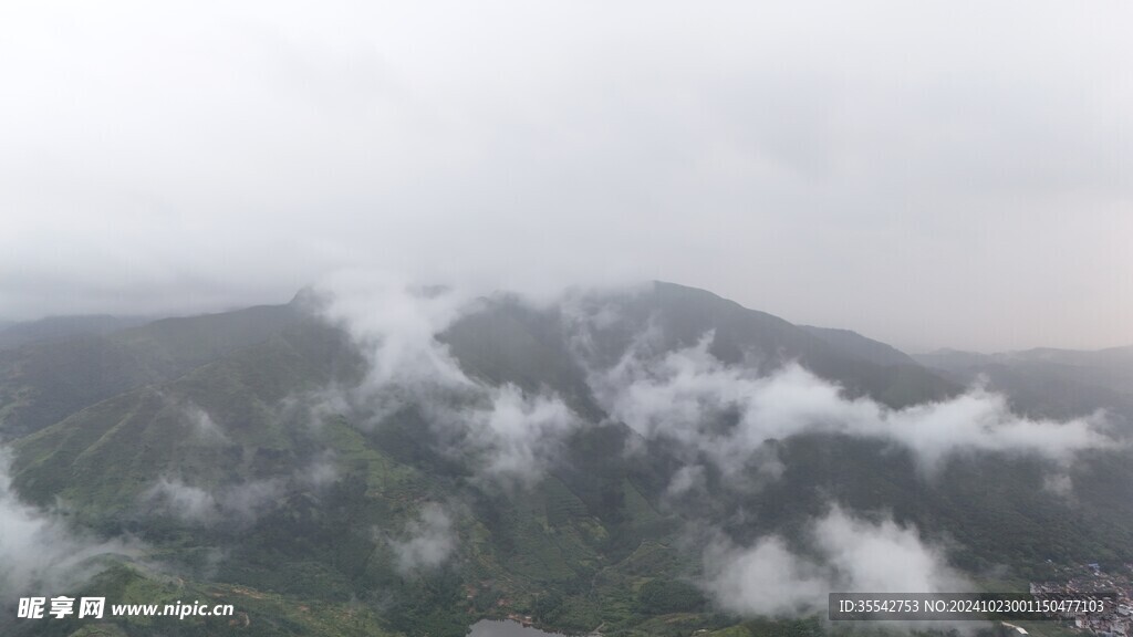 云雾缥缈完美遇到雨后