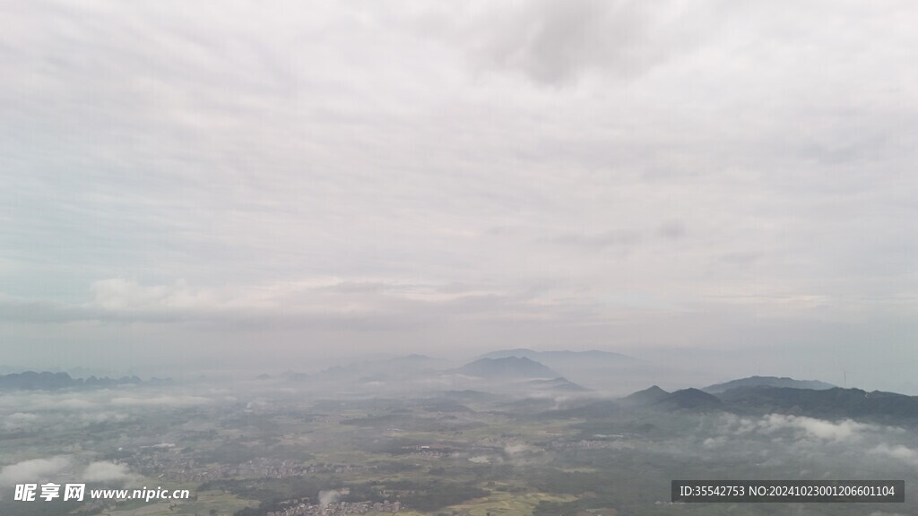 灰蒙蒙的天空