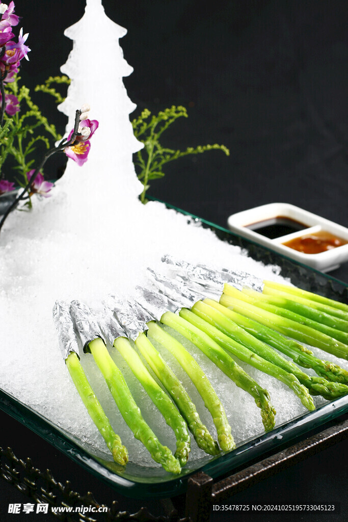 踏雪寻梅