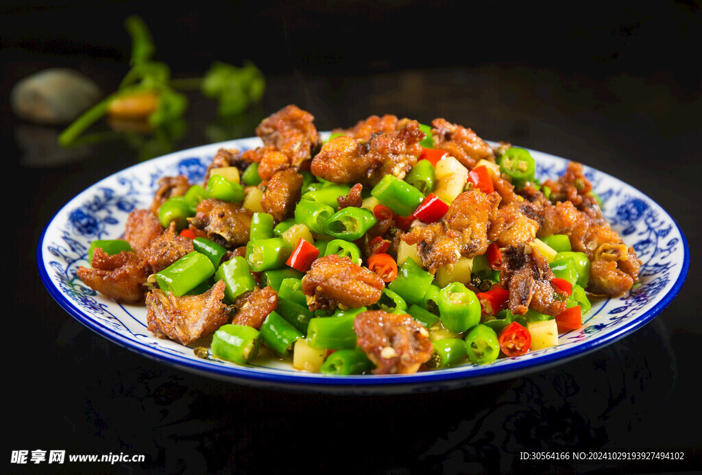 麻辣鸡块美食
