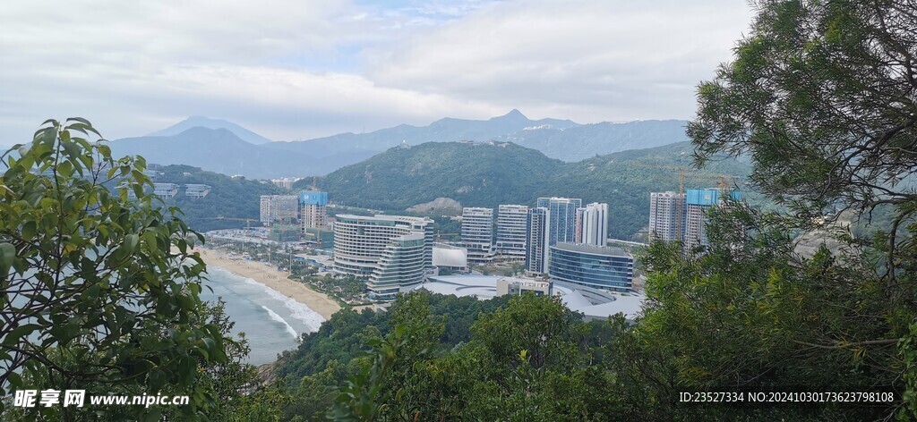  山间远眺