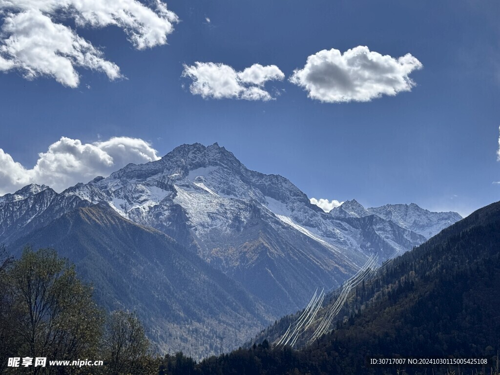 三奥雪山