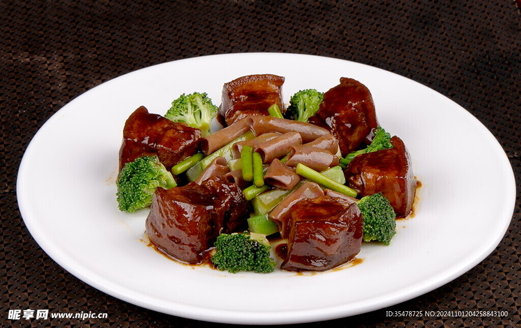 红烧肉烧海肠
