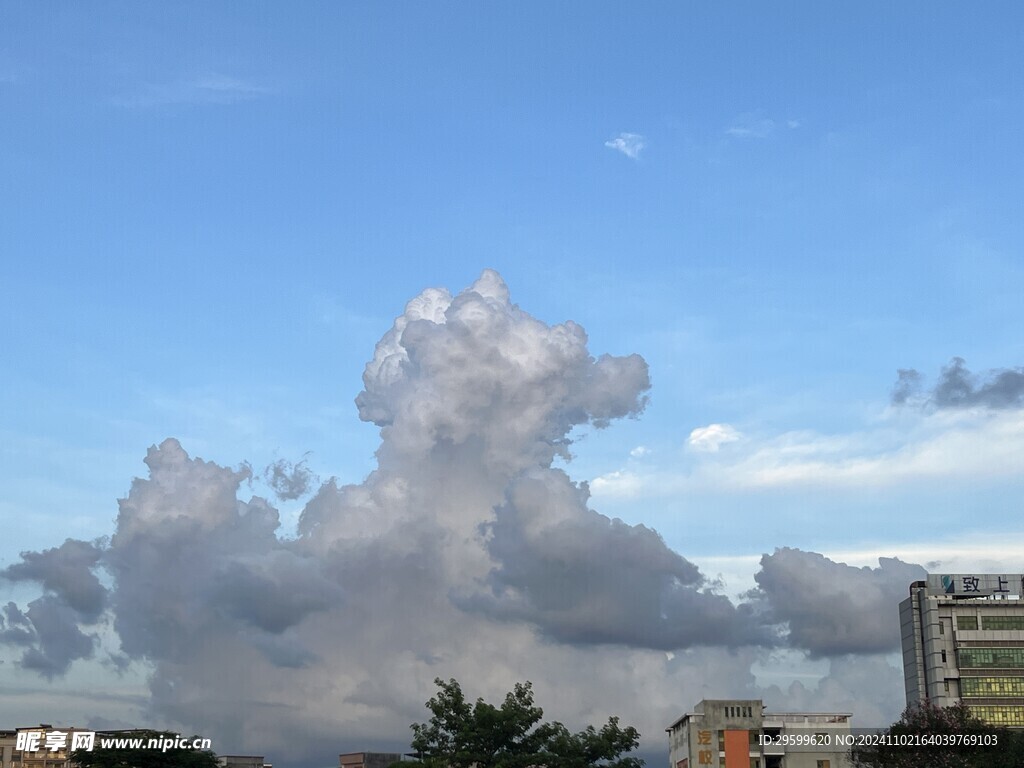 天空  