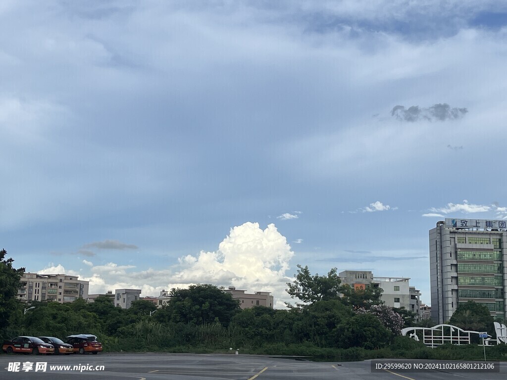 天空  