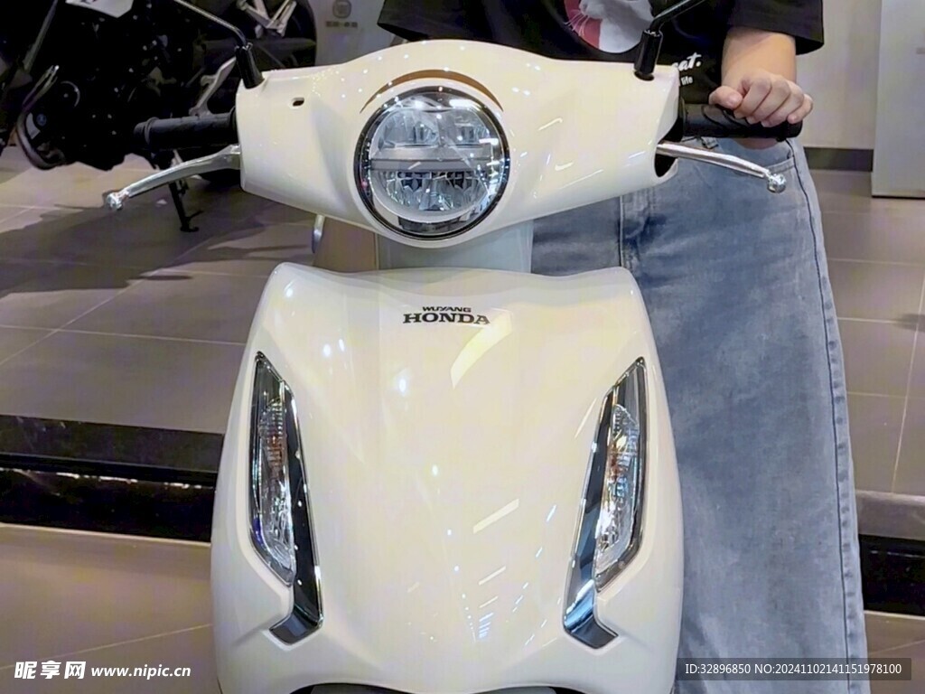 摩托车