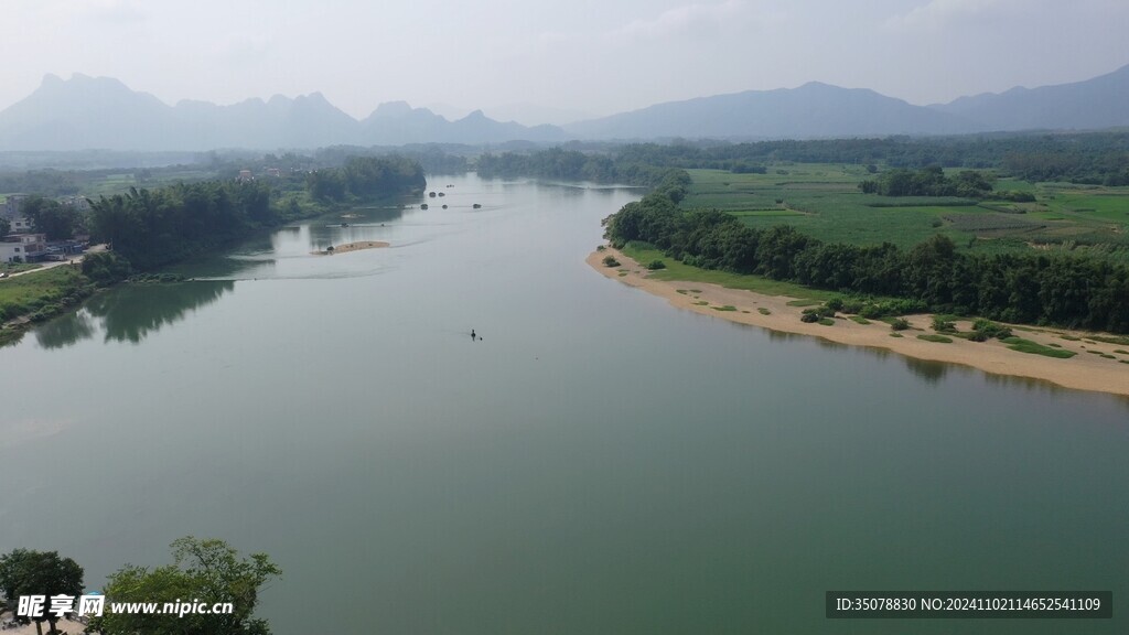 航拍小镇江景全景