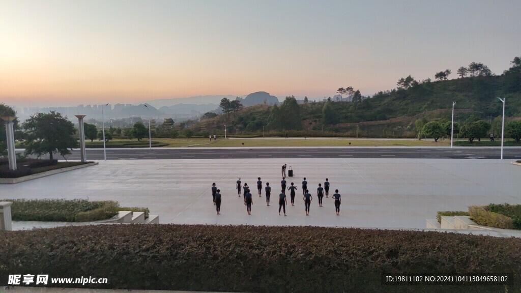 学校学生课间操图片