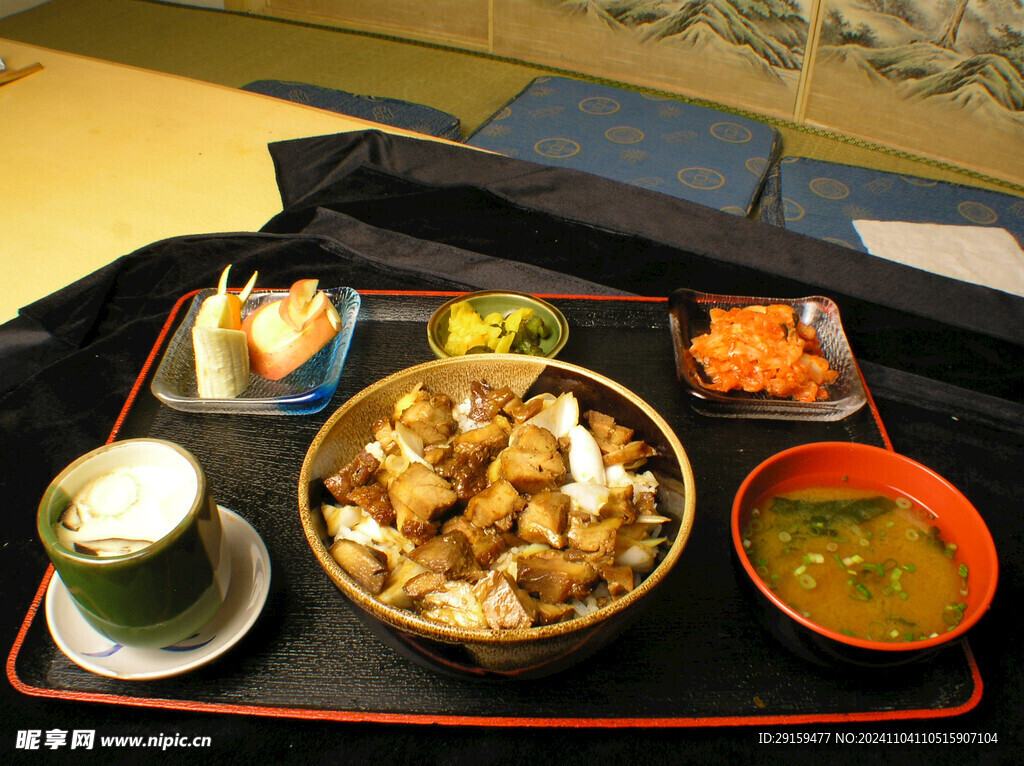 烤鸡肉盖饭