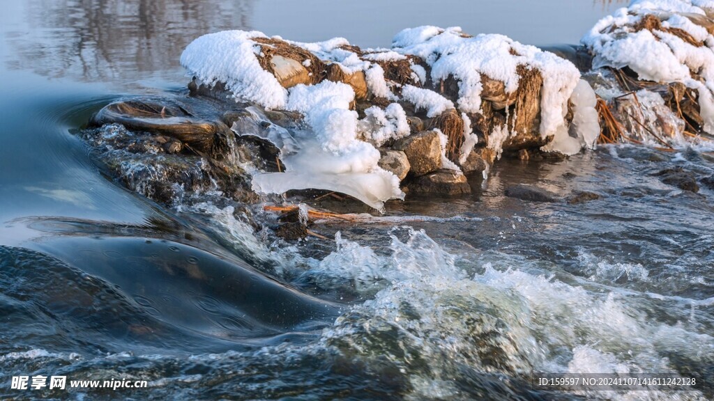 内蒙古大黑河冬季冰雪景观