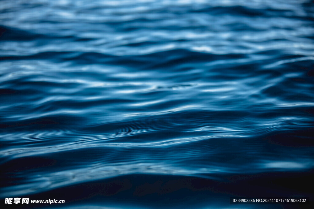 蓝色海水