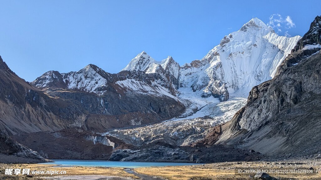 雪山  