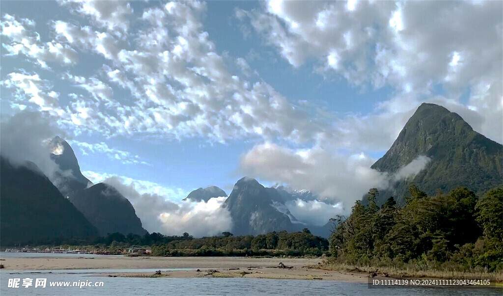 新西兰米福晚霞风景