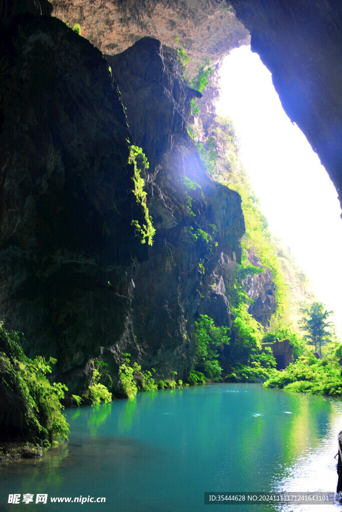 巴马百魔洞景区