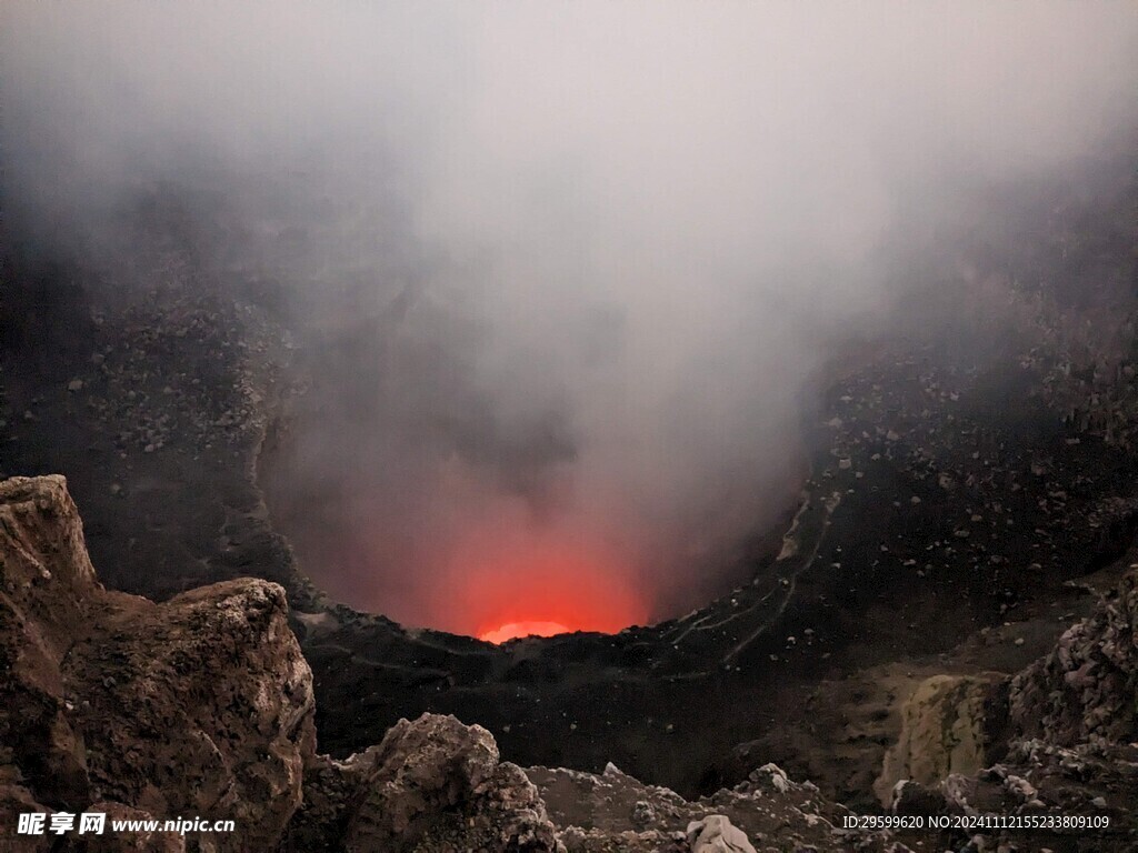 火山喷发  