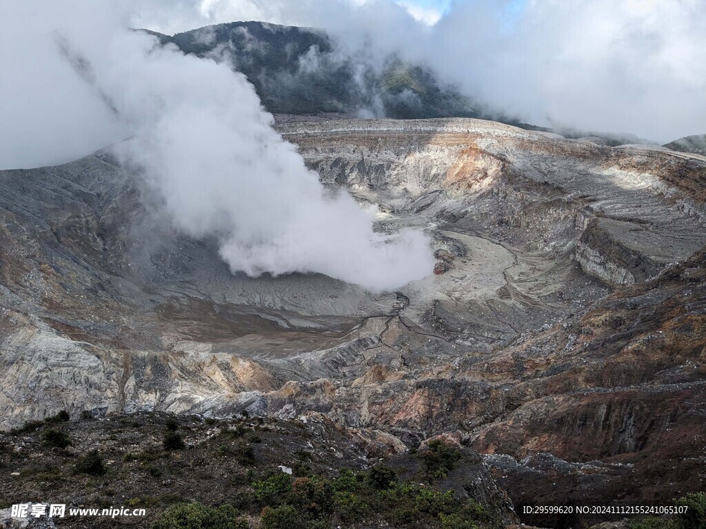 火山喷发  