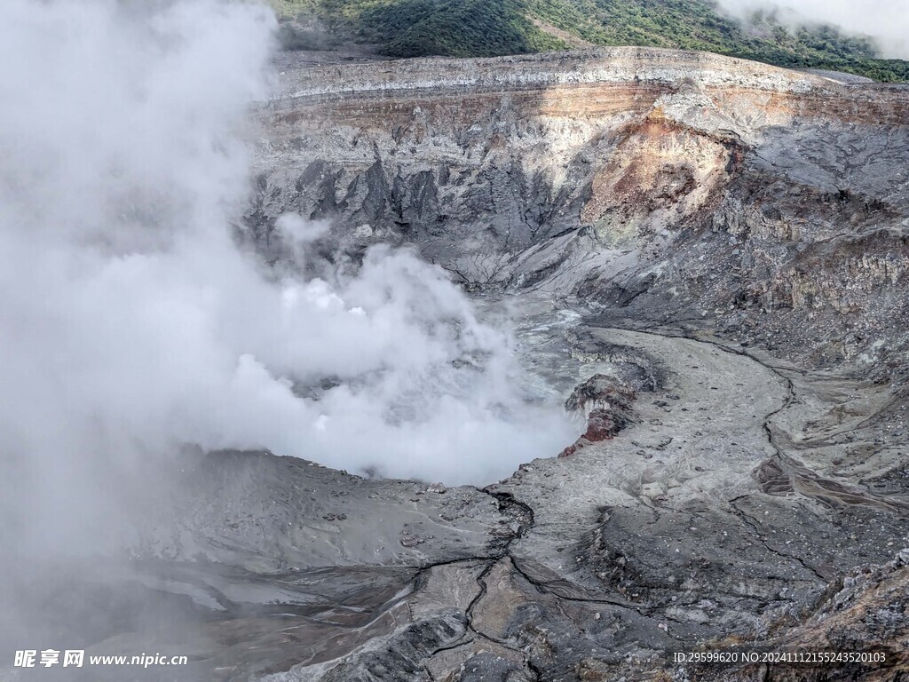 火山喷发  