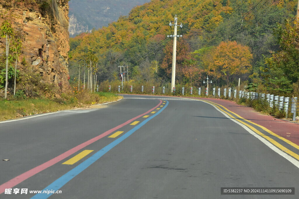 山里彩虹乡村旅游公路