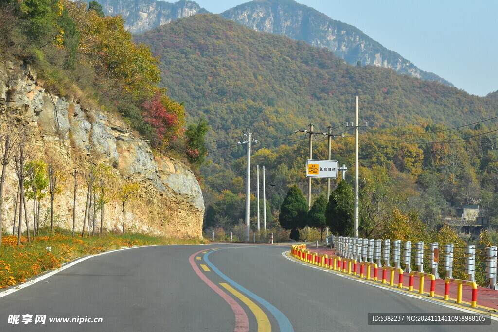 山里彩虹乡村旅游公路