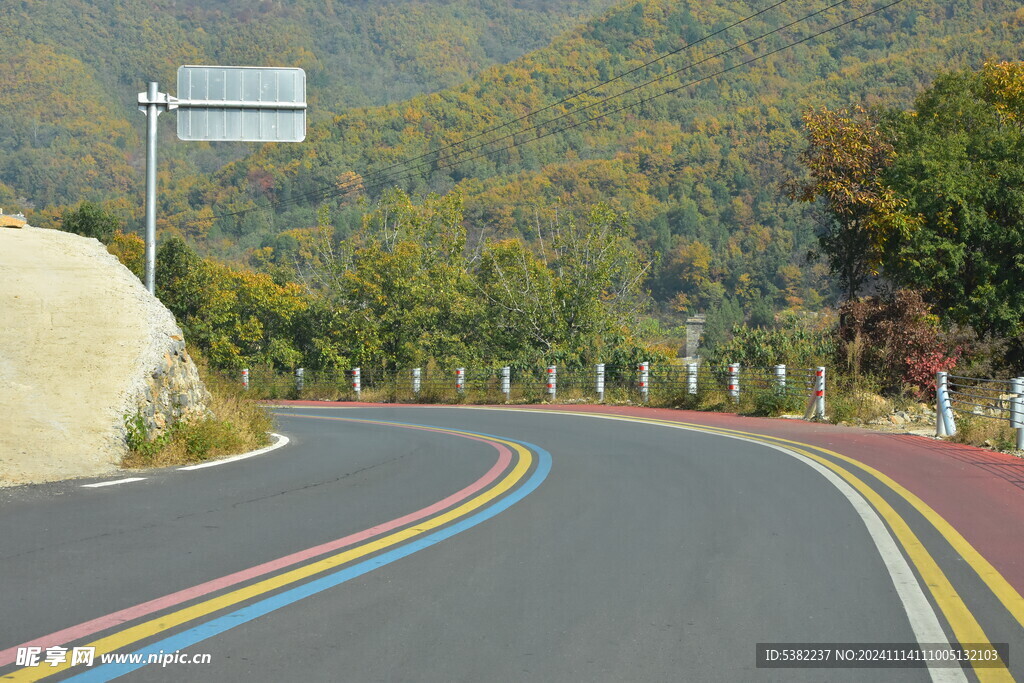 山里彩虹乡村旅游公路