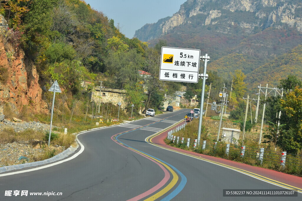 山里彩虹乡村旅游公路