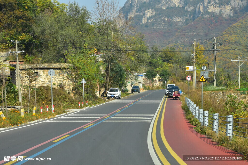 山里彩虹乡村旅游公路